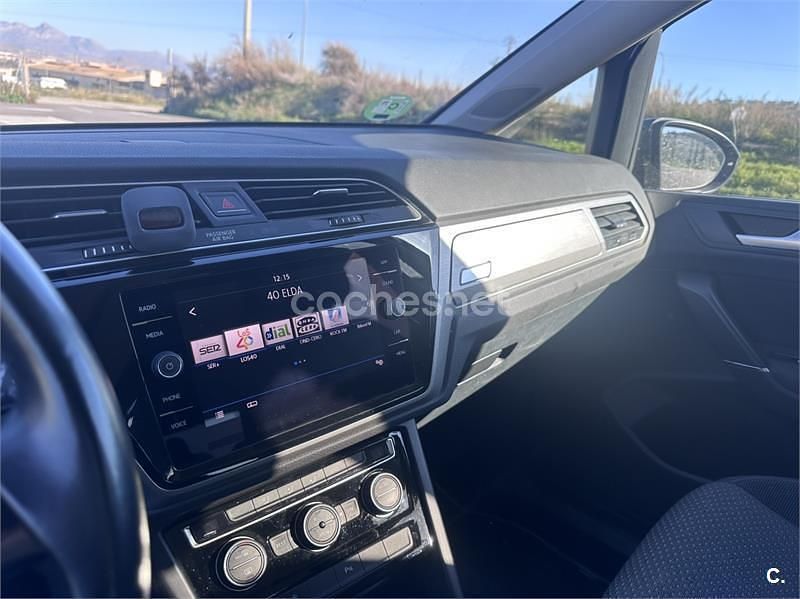 Usado VW Touran Advance 115 CV (84 kW) 2019 Negro Monovolumen