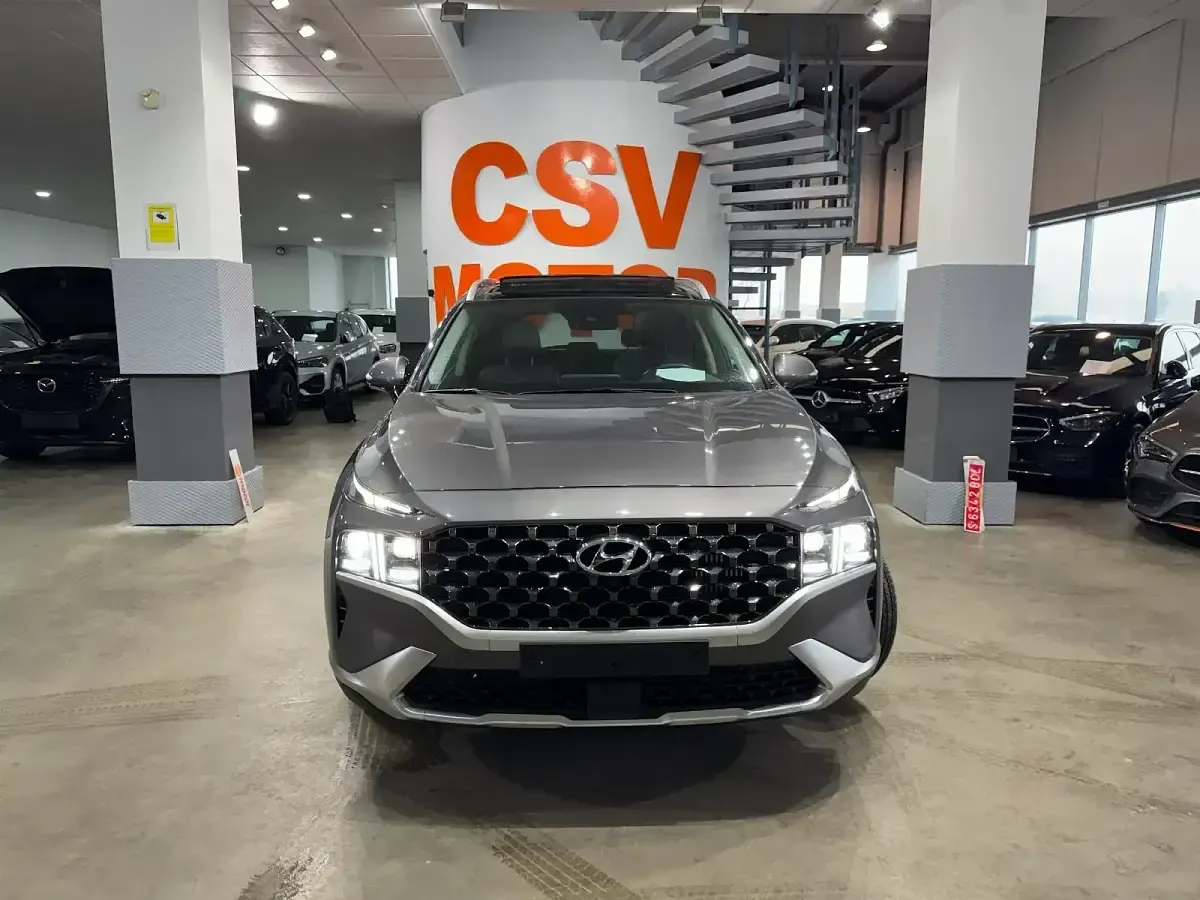 Usado Hyundai Santa Fe Style 265 CV (194 kW) 2023 Gris / plata SUV
