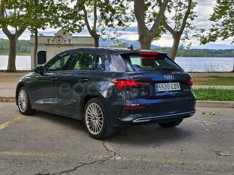 Usado Audi A3 Advanced Plus 110 CV (80 kW) 2022 Gris / plata Berlina