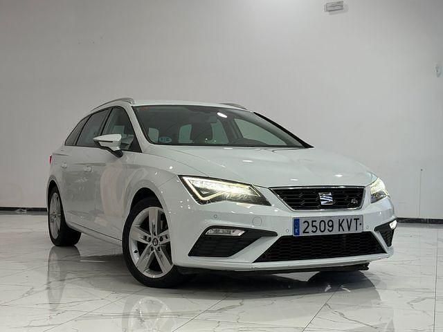 Usado Seat Leon FR 150 CV (110 kW) 2019 Blanco Familiar