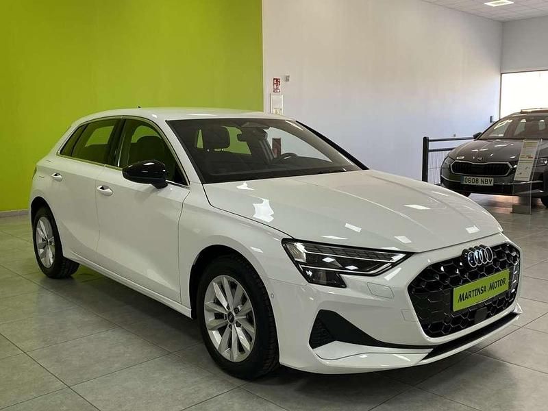 Usado Audi A3 Sportback Advanced 116 CV (85 kW) 2025 Blanco Utilitario