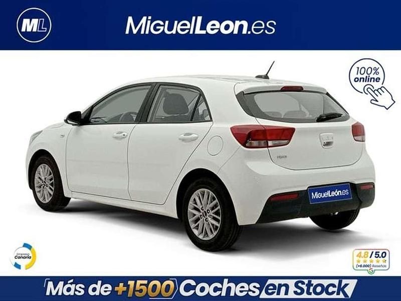 Usado Kia Rio 84 CV (61 kW) 2023 Blanco Utilitario