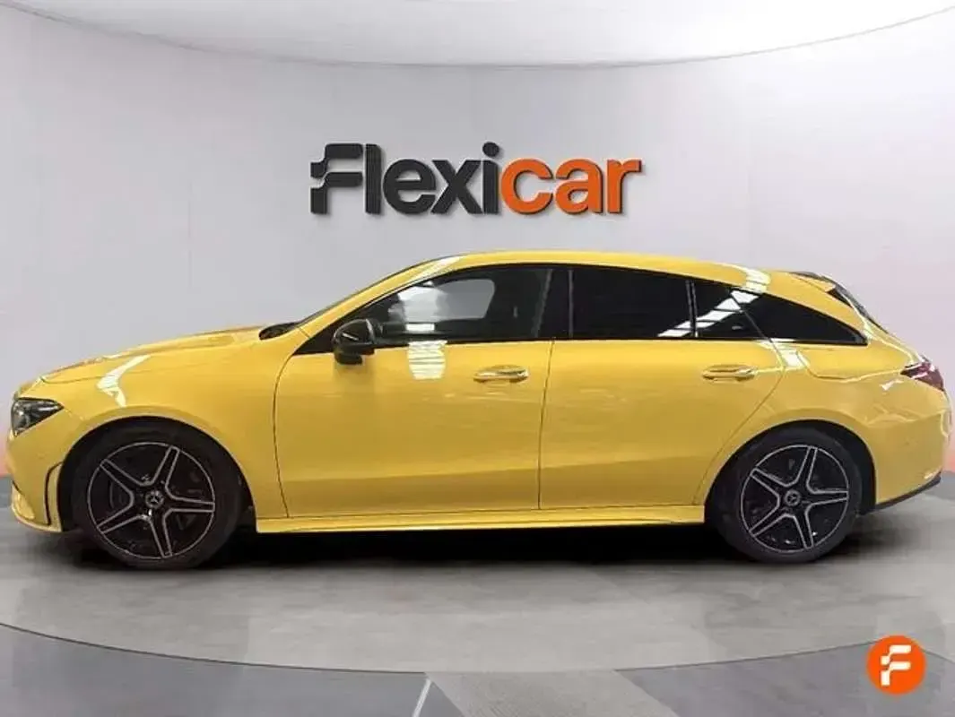 Usado Mercedes CLA250e Shooting Brake 224 CV (164 kW) 2020 Amarillo Familiar