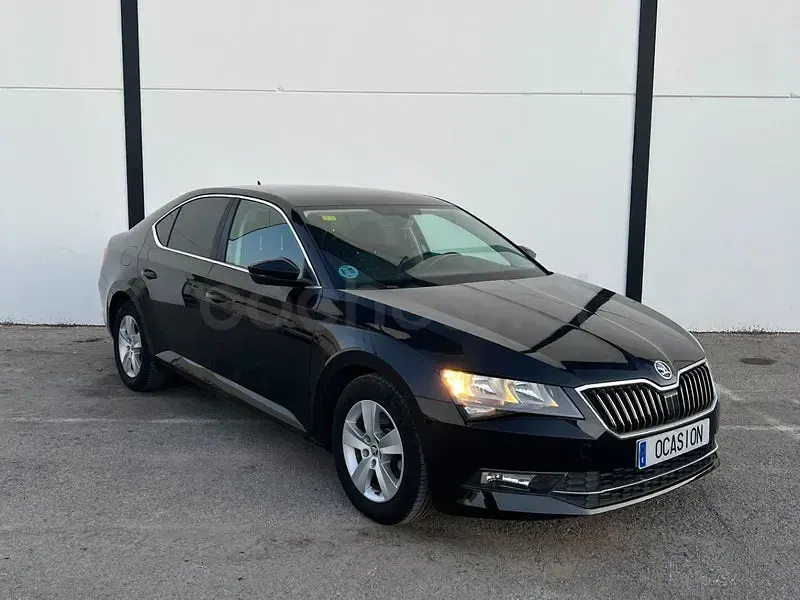 Usado Skoda Superb Active 150 CV (110 kW) 2018 Blanco Berlina