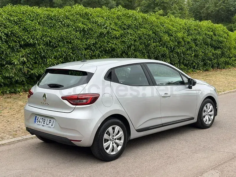 Usado Renault Clio V Life 65 CV (47 kW) 2021 Gris / plata Berlina