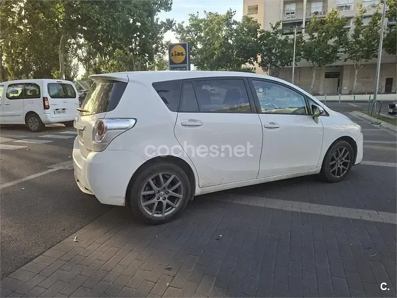 Usado Toyota Verso Advance 112 CV (82 kW) 2014 Blanco Monovolumen