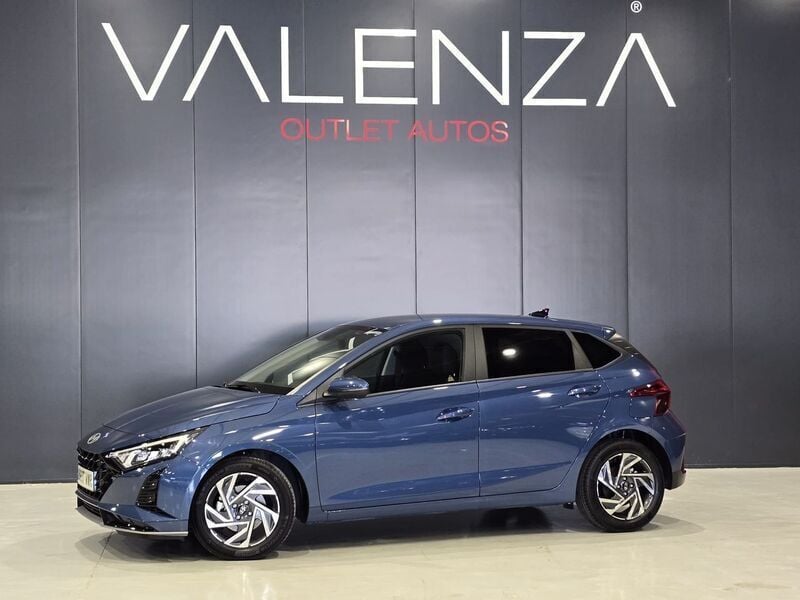 Azul Usado 2024 Hyundai i20 Berlina | 20.500 € (Precio justo) - Imagen 1/4