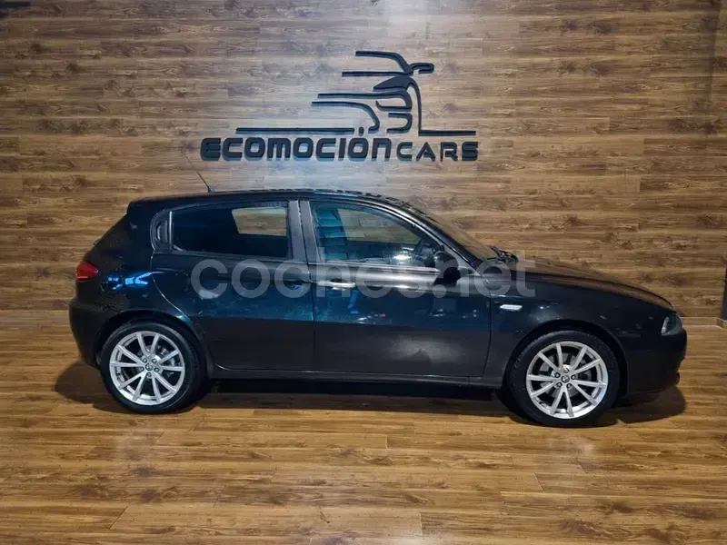 Usado Alfa Romeo 147 105 CV (77 kW) 2007 Negro Utilitario