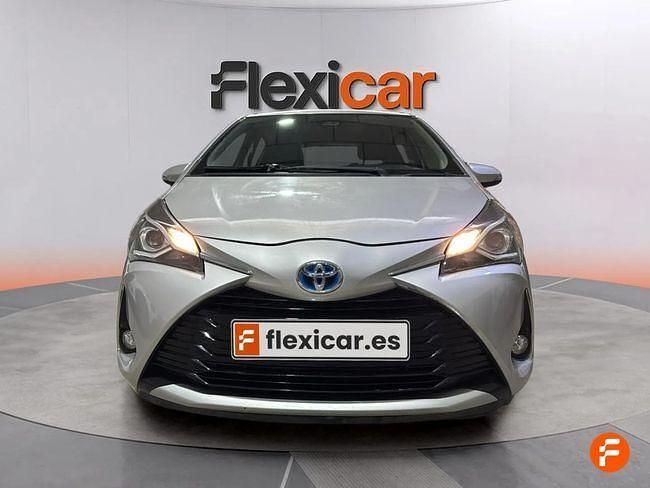 Usado Toyota Yaris Hybrid Active 100 CV (73 kW) 2019 Gris