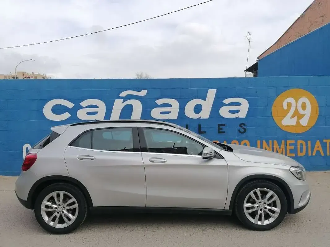 Usado Mercedes GLA200 Urban 136 CV (100 kW) 2016 Plateado SUV