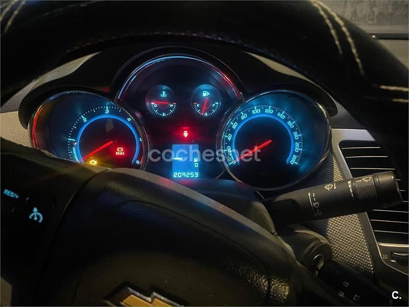 Usado Chevrolet Cruze LT 150 CV (110 kW) 2010 Gris / plata Berlina