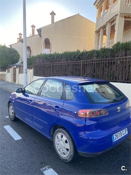 Usado Seat Ibiza Stella 75 CV (55 kW) 2003 Azul Berlina