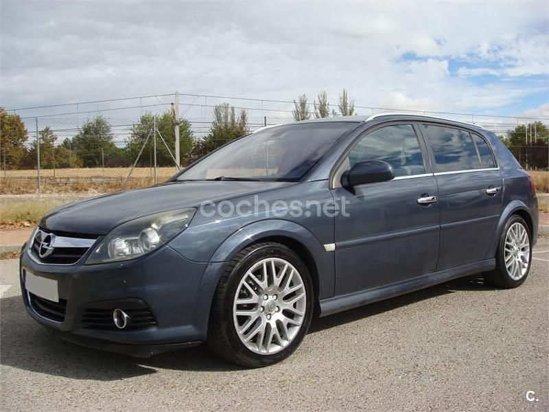 Gris / plata Usado 2009 Opel Signum Cosmo Utilitario | 2990 € - Imagen 1/4