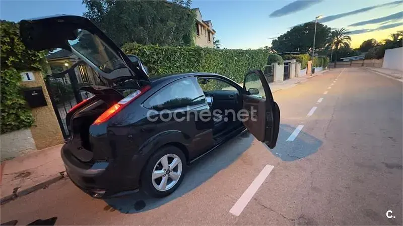 Używany Ford Focus Sport 115 KM (84 kW) 2006 Czarny Sedan/Limuzyna