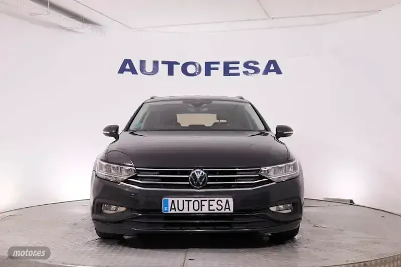 Usado VW Passat 122 CV (89 kW) 2021 Gris Familiar