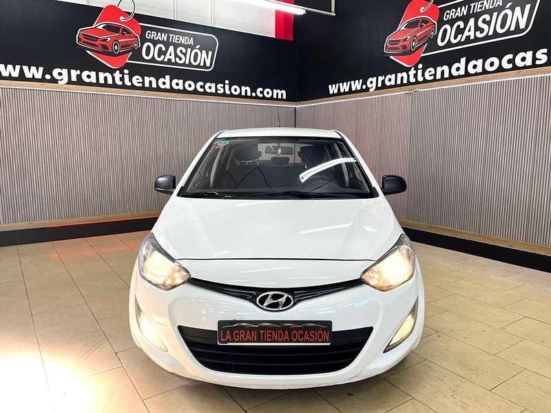Usado Hyundai i20 84 CV (61 kW) 2013 Blanco Utilitario