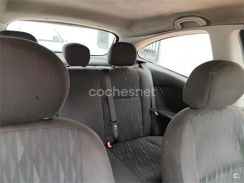 Usado Ford Focus Trend 115 CV (84 kW) 2005 Negro Berlina