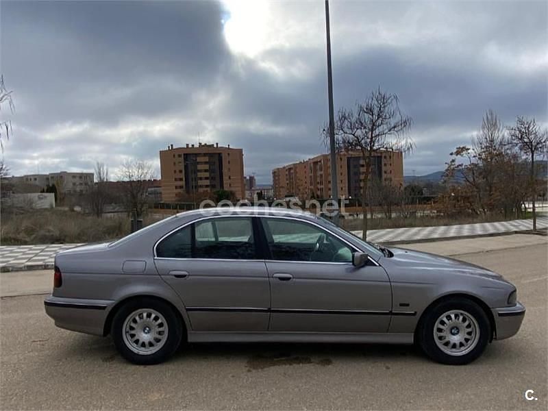 Usado BMW 525 163 CV (119 kW) 2000 Gris / plata Berlina