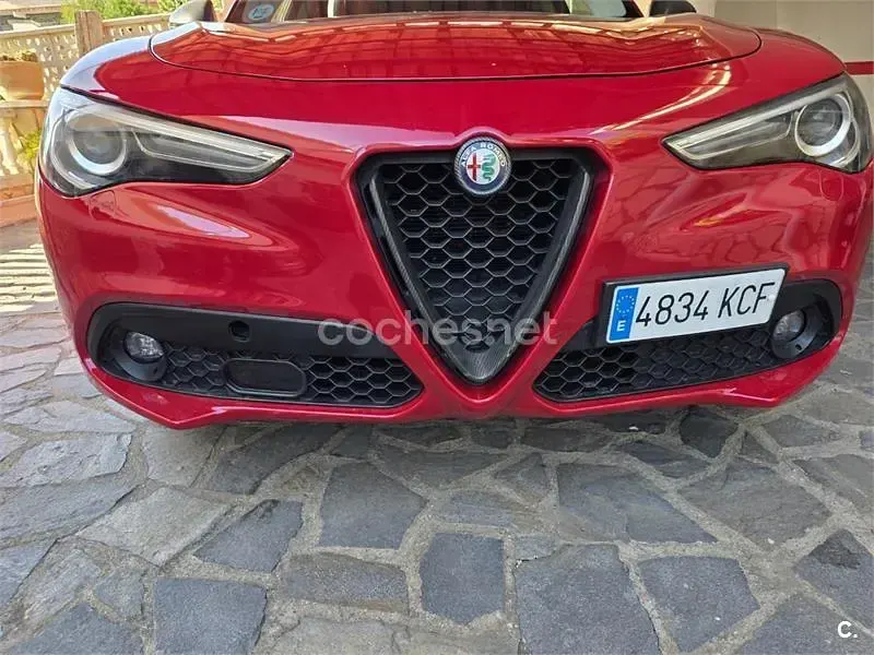 Usado Alfa Romeo Stelvio 180 CV (132 kW) 2017 Rojo SUV