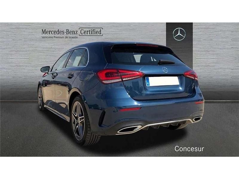 Usado Mercedes A180 109 CV (80 kW) 2022 Azul Utilitario