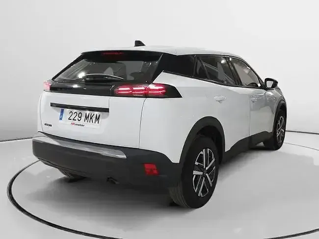 Usado Peugeot 2008 Active 100 CV (73 kW) 2023 Blanco SUV