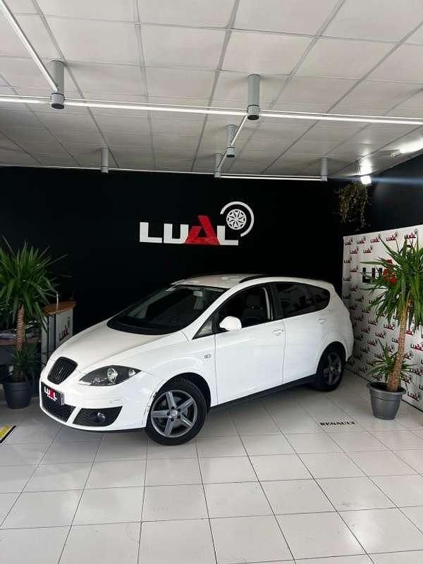 Usado Seat Altea XL Ecomotive 105 CV (77 kW) 2015 Blanco Monovolumen