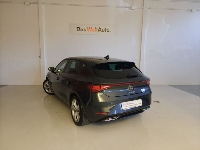 Gris Usado 2024 Seat Leon FR | 25.700 € (Precio justo) - Imagen 1/4