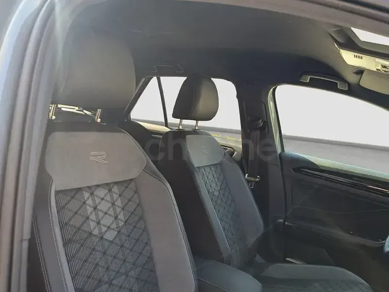Usado VW T-Roc R-line 150 CV (110 kW) 2023 Gris / plata SUV