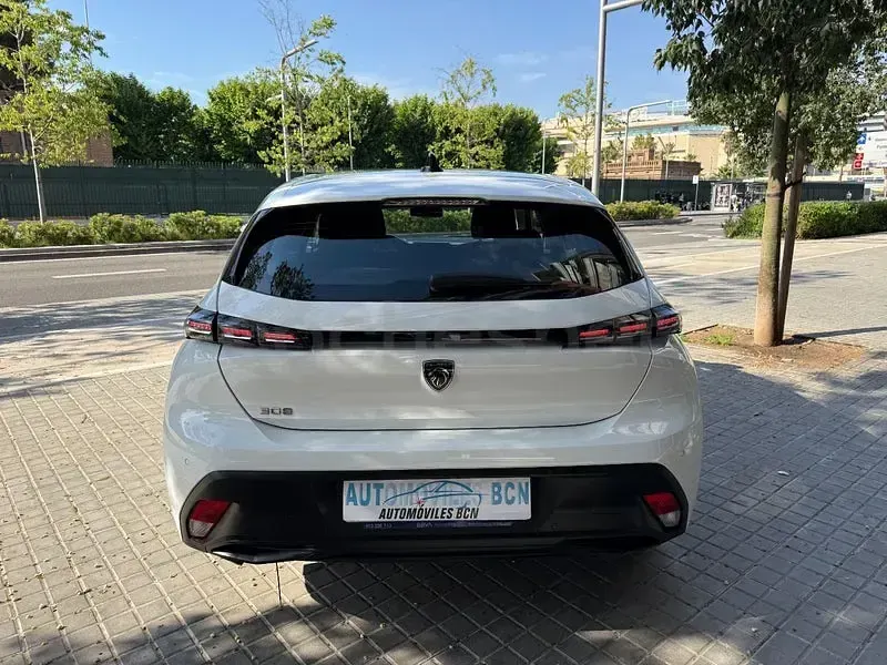 Usado Peugeot 308 Active 130 CV (95 kW) 2022 Blanco Berlina