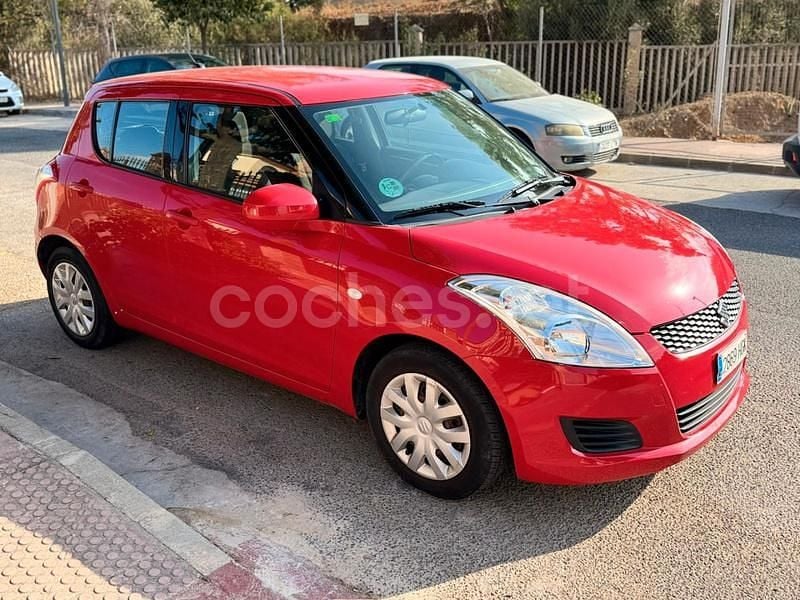 Usado Suzuki Swift GL 95 CV (69 kW) 2011 Rojo Utilitario
