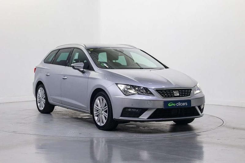 Usado Seat Leon XCELLENCE 131 CV (96 kW) 2020 Plateado Utilitario