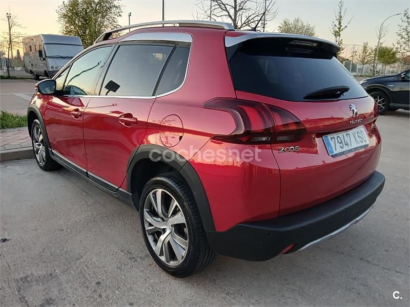Usado Peugeot 2008 Allure 130 CV (95 kW) 2018 Granate SUV