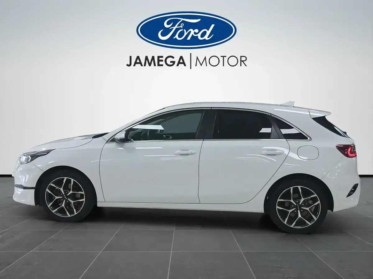 Usado Kia Ceed 120 CV (88 kW) 2022 Blanco Utilitario