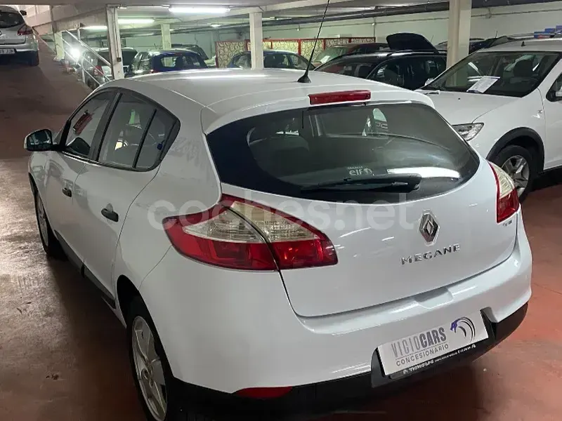 Usado Renault Mégane III Authentique 100 CV (73 kW) 2011 Blanco Berlina