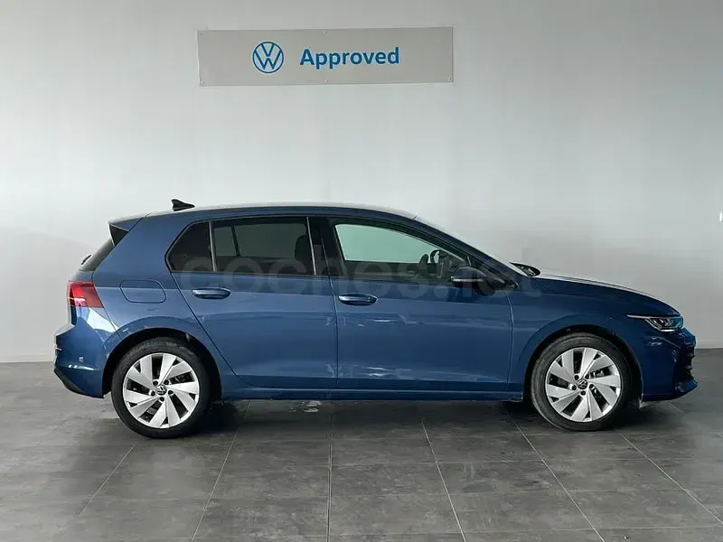 Usado VW Golf VIII 115 CV (84 kW) 2025 Azul Berlina