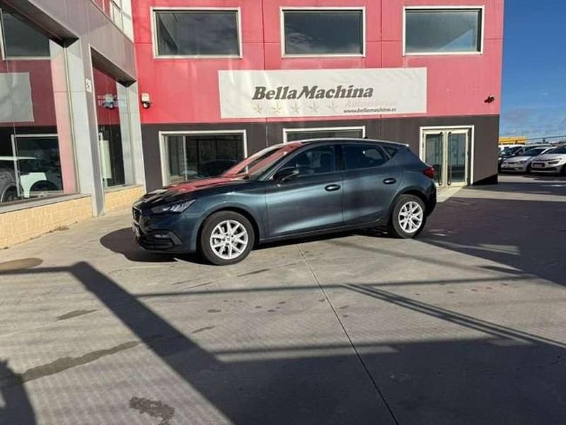 Usado Seat Leon Style 116 CV (85 kW) 2021 Gris Utilitario