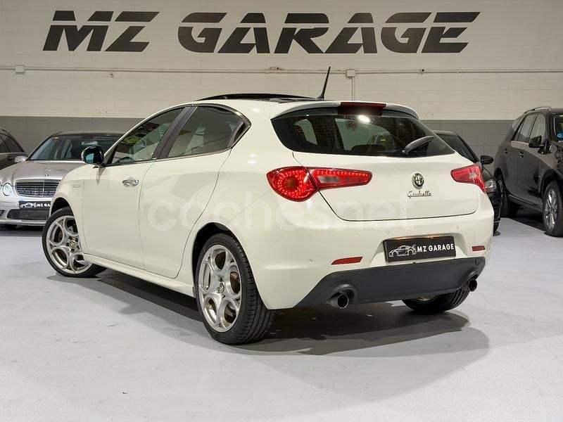 Usado Alfa Romeo Giulietta Distinctive 170 CV (125 kW) 2011 Blanco Berlina