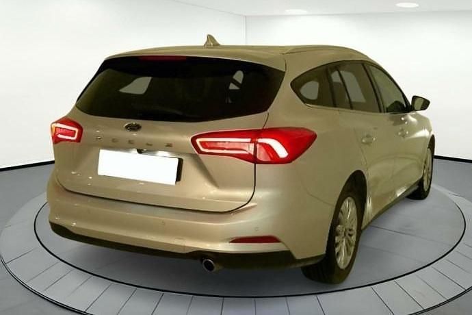 Usado Ford Focus Titanium 120 CV (88 kW) 2021 Gris Familiar