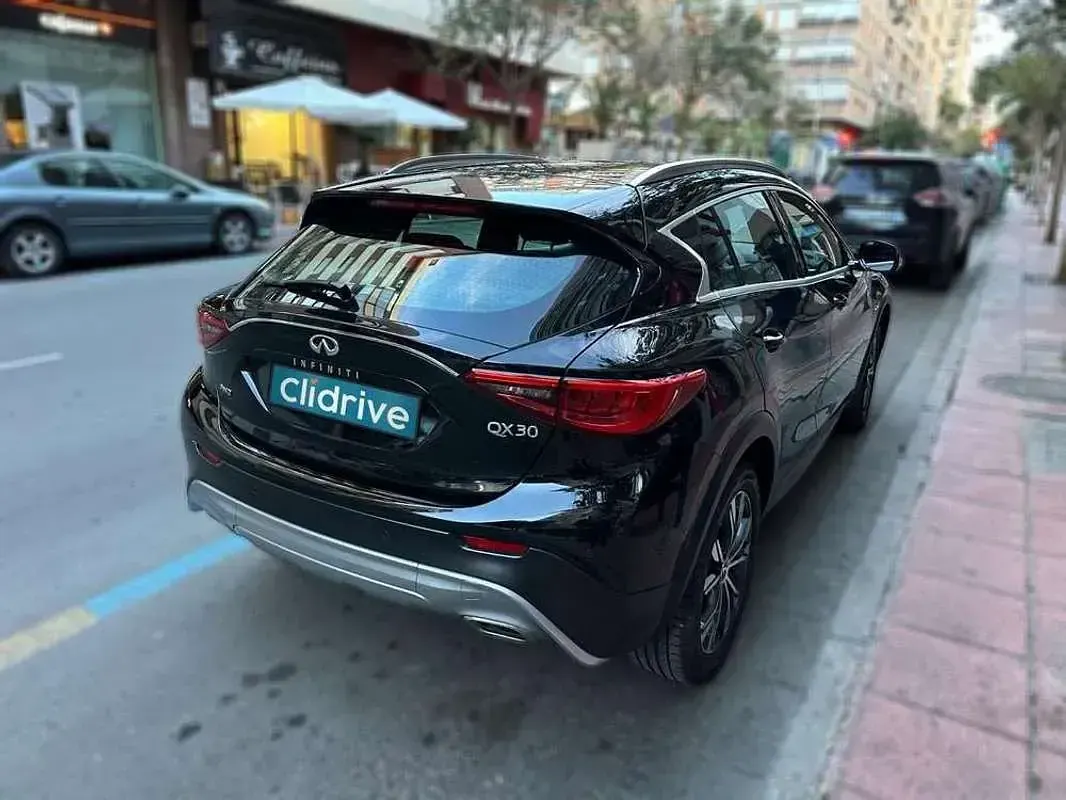 Usado Infiniti QX30 Premium 170 CV (125 kW) 2018 Negro SUV