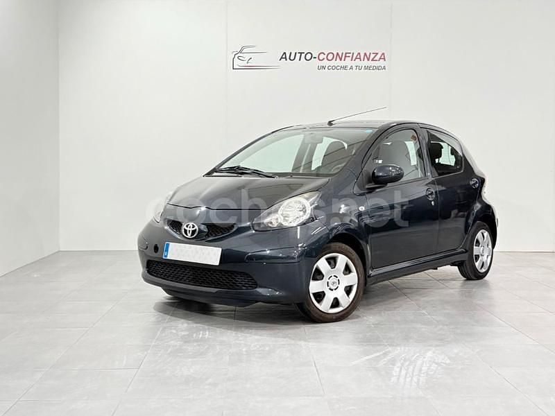 Gris / plata Usado 2008 Toyota Aygo Utilitario | 4495 € (Precio justo) - Imagen 1/4