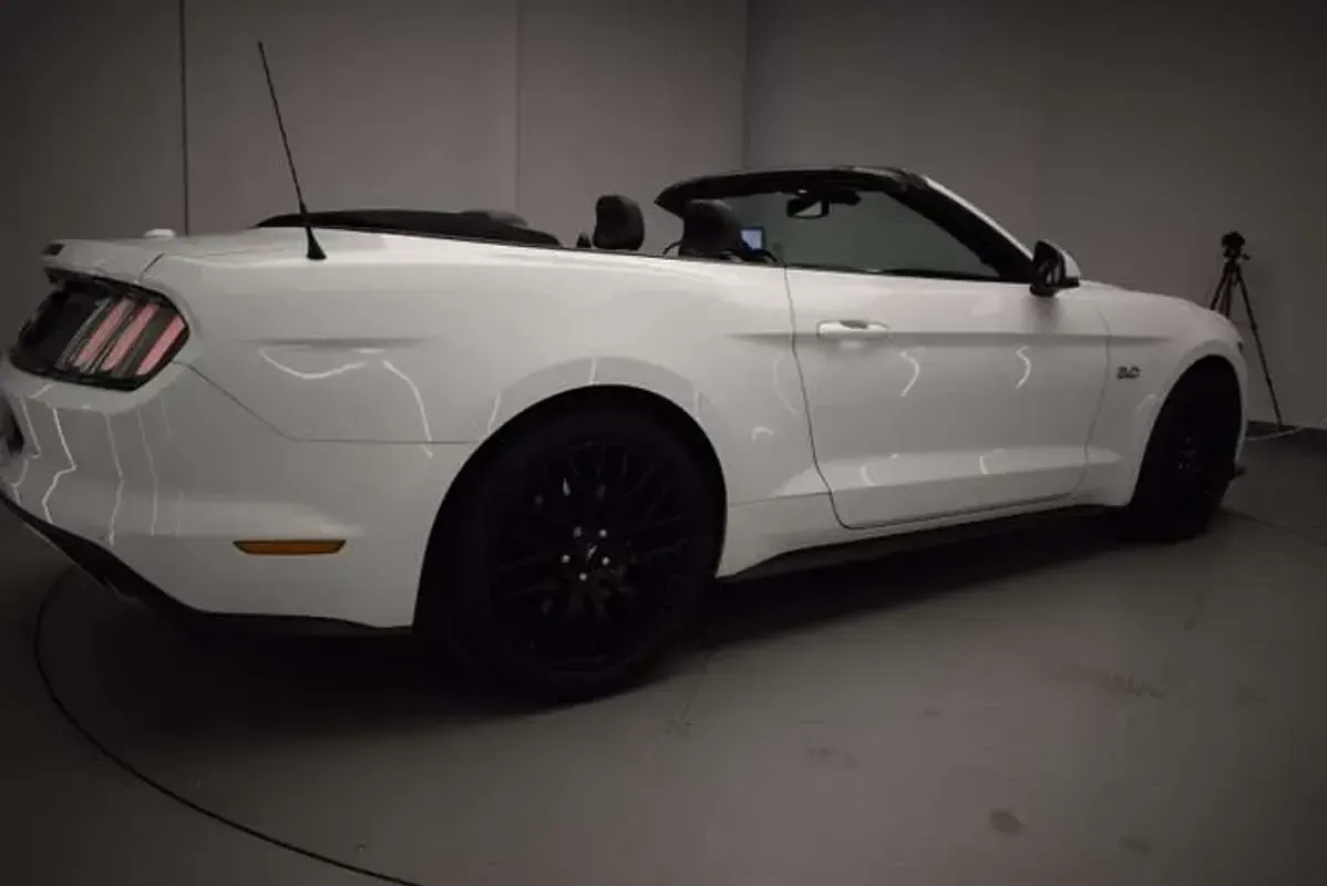 Usado Ford Mustang GT 417 CV (306 kW) 2017 Blanco Descapotable