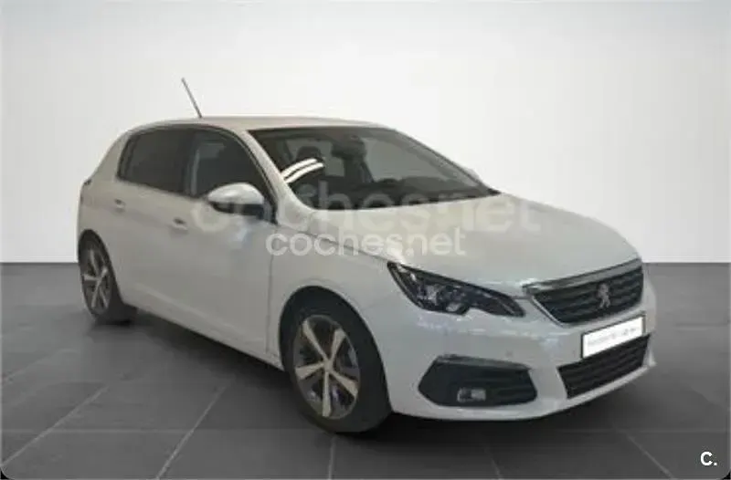 Usado Peugeot 308 Allure 100 CV (73 kW) 2019 Blanco Berlina