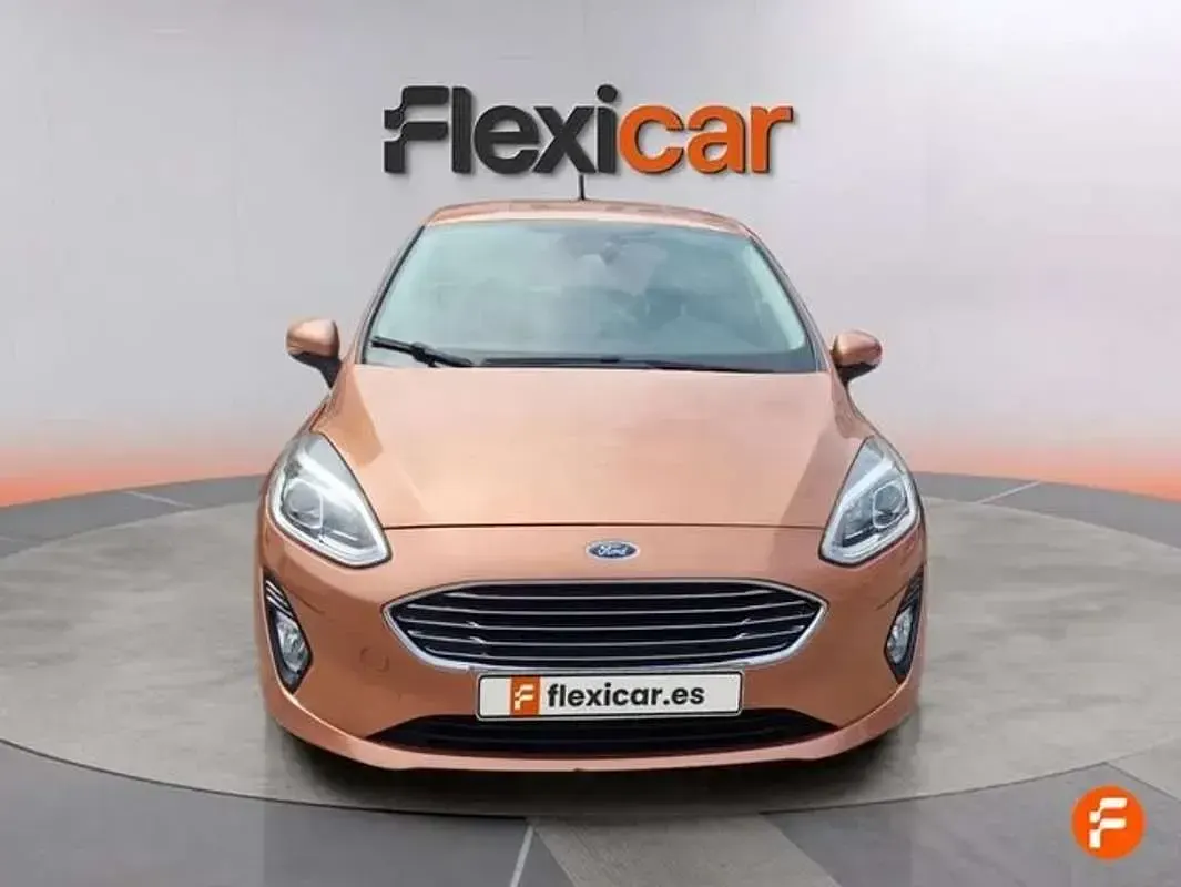 Usado Ford Fiesta Titanium 86 CV (63 kW) 2018 Naranja Utilitario