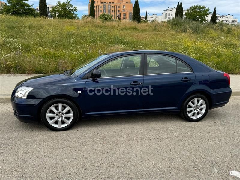 Usado Toyota Avensis Sol 129 CV (94 kW) 2004 Azul Berlina