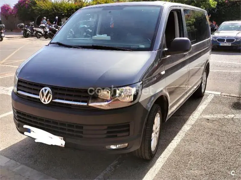Usado VW Caravelle 102 CV (75 kW) 2018 Gris / plata Van