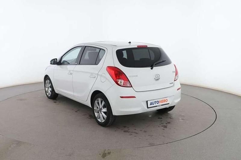 Usado Hyundai i20 91 CV (66 kW) 2014 Blanco Berlina