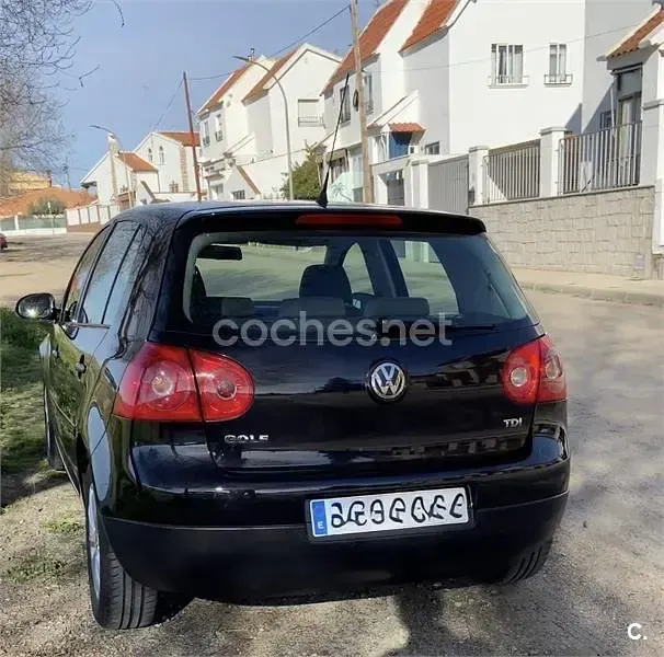 Usado VW Golf V Highline 105 CV (77 kW) 2007 Negro Berlina