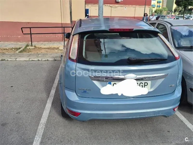 Usado Ford Focus Titanium 109 CV (80 kW) 2008 Gris / plata Berlina