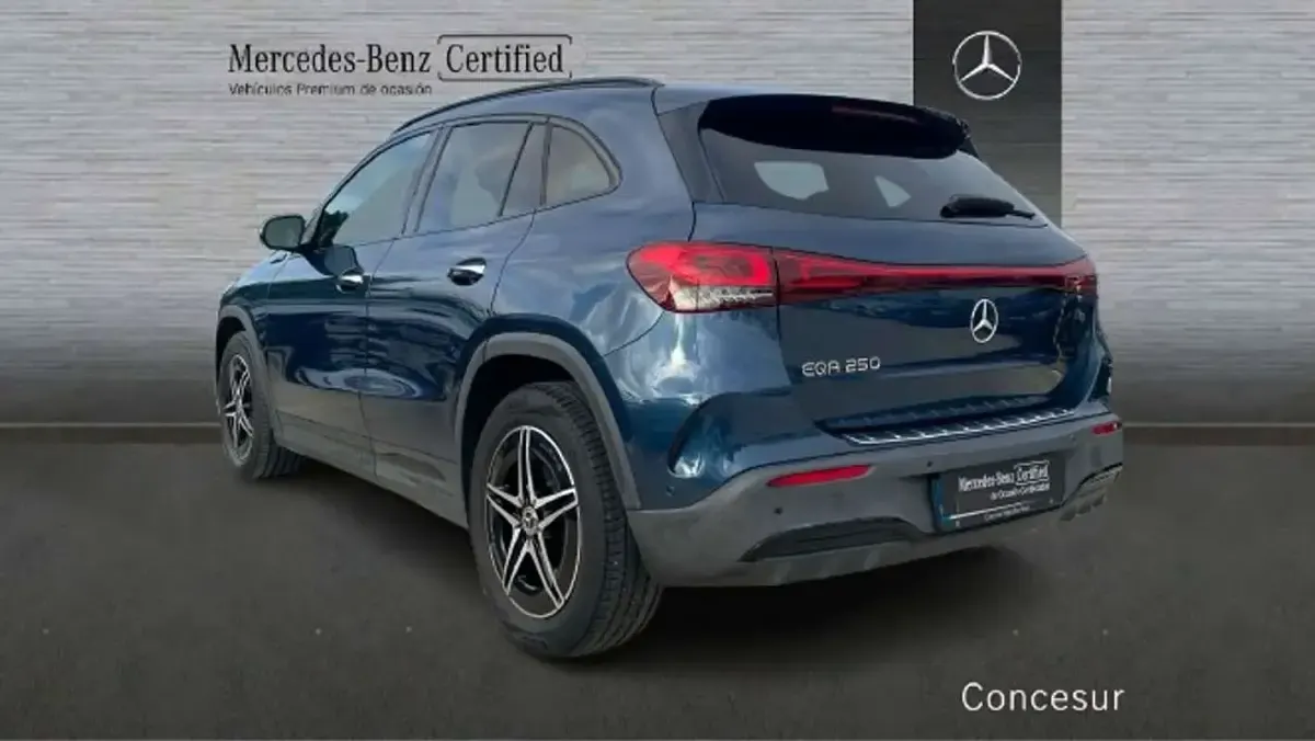 Käytetty Mercedes EQA250 139 kW (190 HP) 2022 Sininen Katumaasturi