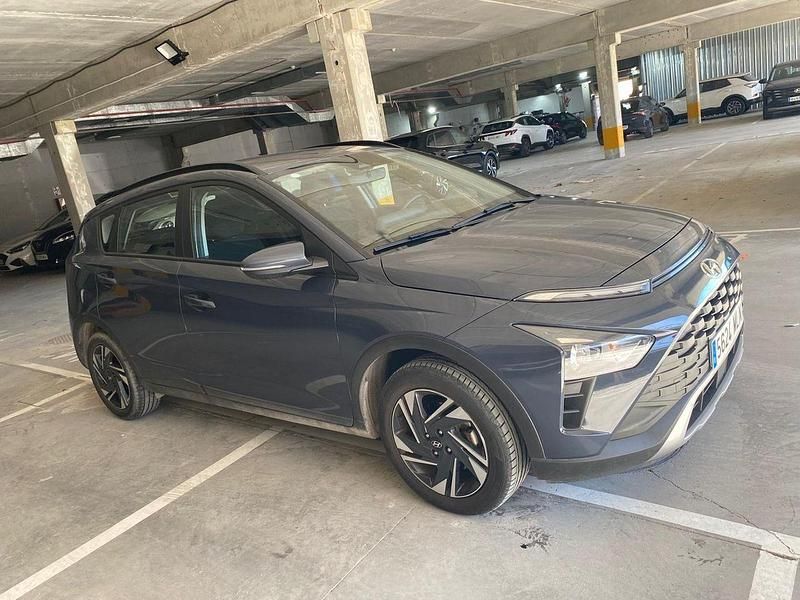 Usado Hyundai Bayon 84 CV (61 kW) 2023 Gris SUV